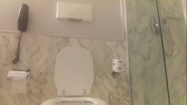 Qizil sochli vannada.