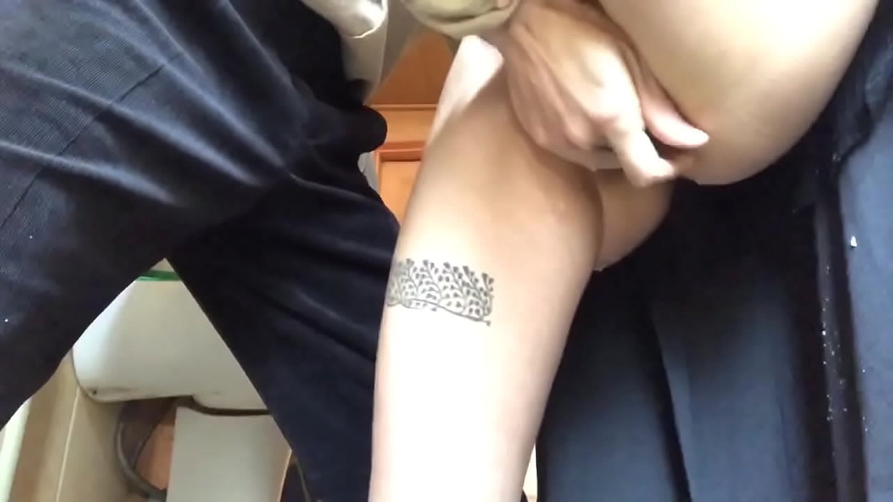 Maktab hammomida squirt, haqiqiy ko'pikli orgazm - o'qituvchim qo'lidan kelganini qildi