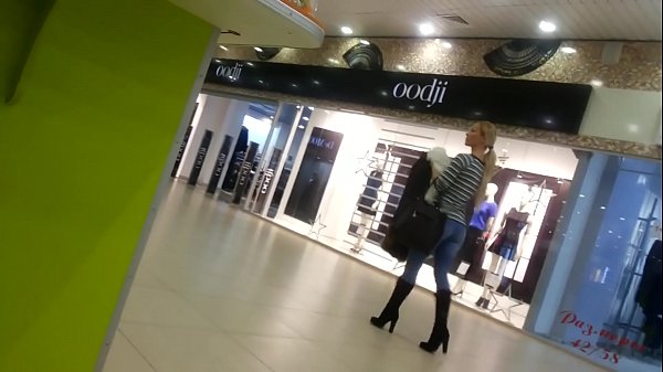 Supermarketdagi salqin jo'ja.